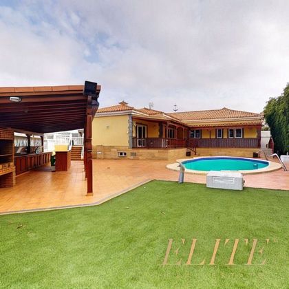 Foto 1 de Xalet en venda a calle Ramon y Cajal de 3 habitacions amb terrassa i piscina