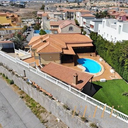 Foto 2 de Chalet en venta en calle Ramon y Cajal de 3 habitaciones con terraza y piscina
