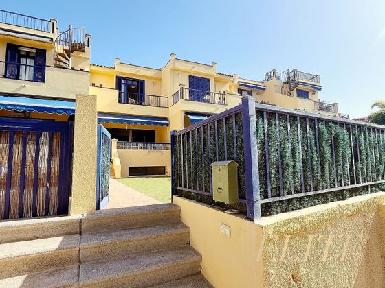 Foto 2 de Chalet en venta en calle Mar Caspio de 3 habitaciones con terraza y piscina