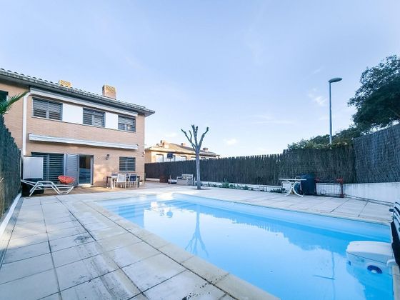 Foto 1 de Venta de casa en Arenys de Munt de 5 habitaciones con terraza y piscina