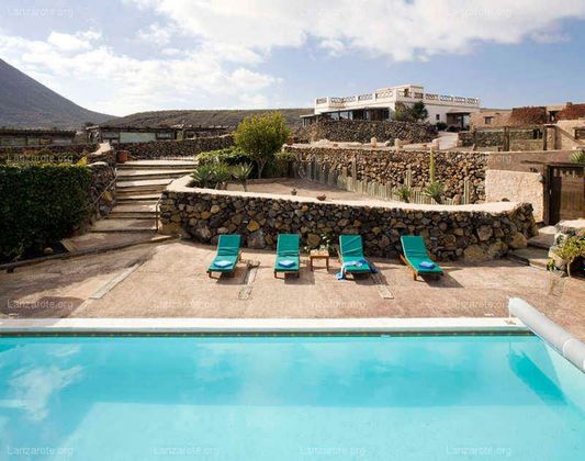 Foto 2 de Casa en venta en Haría pueblo de 10 habitaciones con terraza y piscina