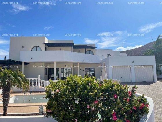Foto 1 de Casa adossada en venda a Tahiche de 3 habitacions amb terrassa i piscina