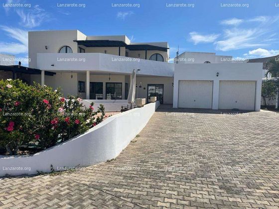 Foto 2 de Casa adossada en venda a Tahiche de 3 habitacions amb terrassa i piscina