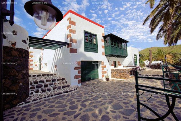 Foto 1 de Casa en venta en Haría pueblo de 22 habitaciones con terraza y piscina