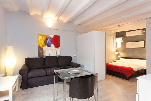 Foto 2 de Pis en venda a El Raval de 1 habitació amb balcó i aire acondicionat