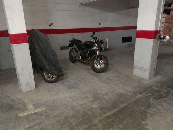 Foto 1 de Venta de garaje en El Camp de l'Arpa del Clot de 12 m²