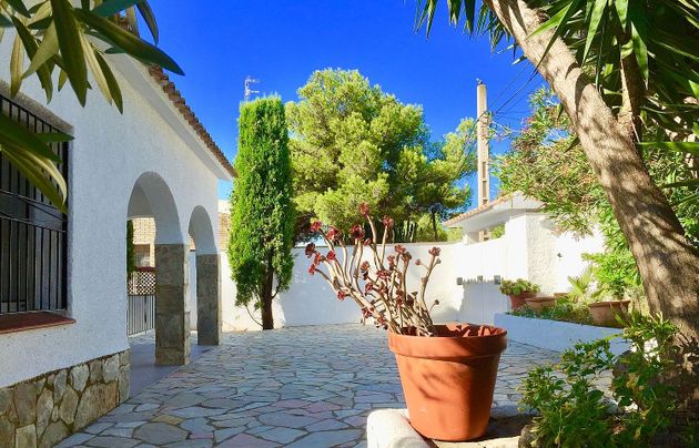 Foto 2 de Chalet en venta en Vallpineda - Santa Bàrbara de 5 habitaciones con terraza y piscina