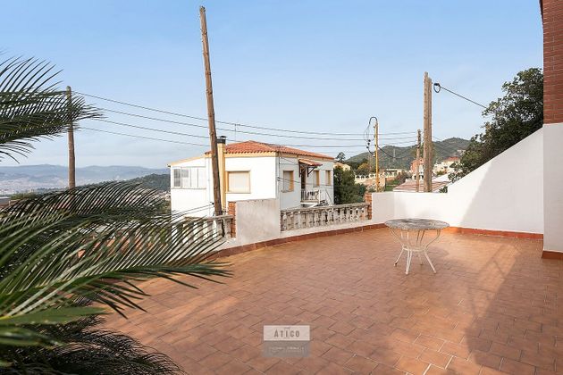Foto 1 de Venta de chalet en Ciutat Diagonal - La Miranda - La Mallola de 8 habitaciones con terraza y piscina
