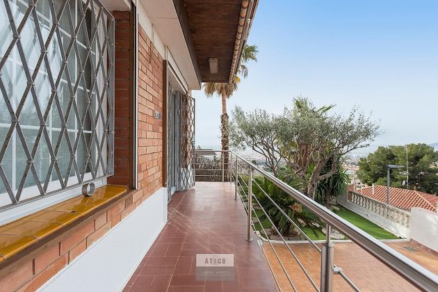Foto 2 de Venta de chalet en Ciutat Diagonal - La Miranda - La Mallola de 8 habitaciones con terraza y piscina
