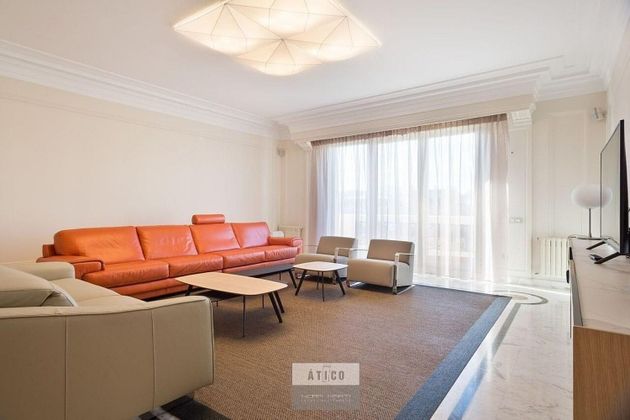 Foto 1 de Pis en venda a La Dreta de l'Eixample de 5 habitacions amb terrassa i mobles