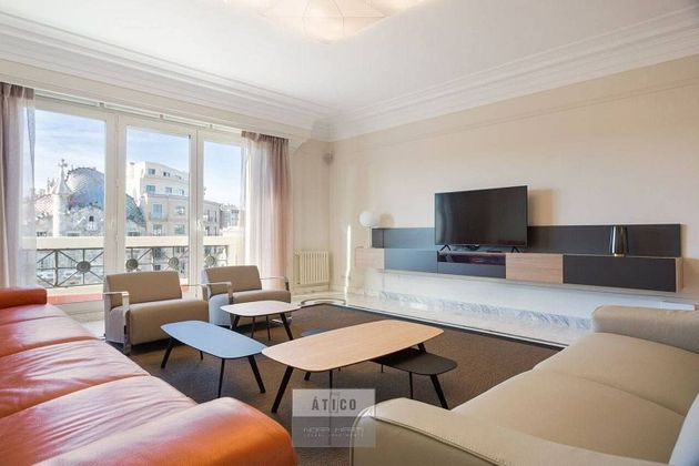 Foto 2 de Pis en venda a La Dreta de l'Eixample de 5 habitacions amb terrassa i mobles