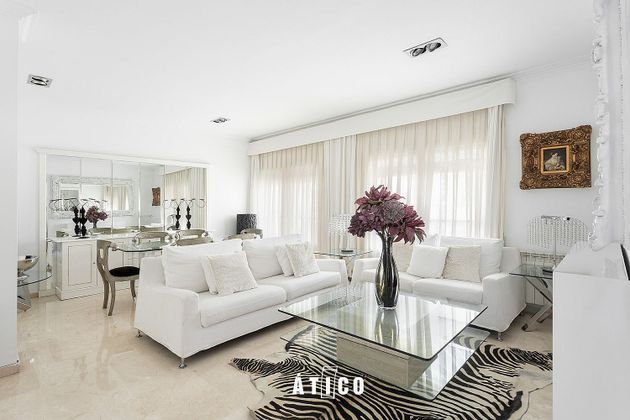 Foto 2 de Ático en venta en La Dreta de l'Eixample de 3 habitaciones con terraza y muebles