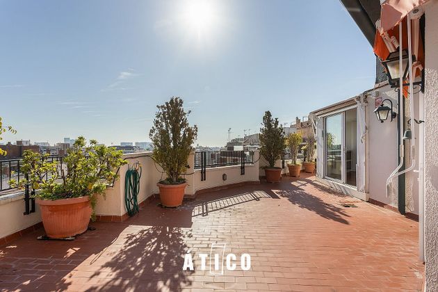 Foto 1 de Àtic en venda a La Sagrada Família de 4 habitacions amb terrassa i aire acondicionat