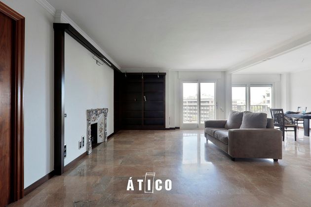 Foto 2 de Àtic en venda a Les Tres Torres de 5 habitacions amb terrassa i garatge