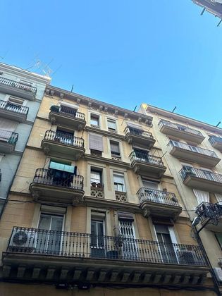 Foto 2 de Venta de piso en El Poble Sec - Parc de Montjuïc de 3 habitaciones con balcón y aire acondicionado