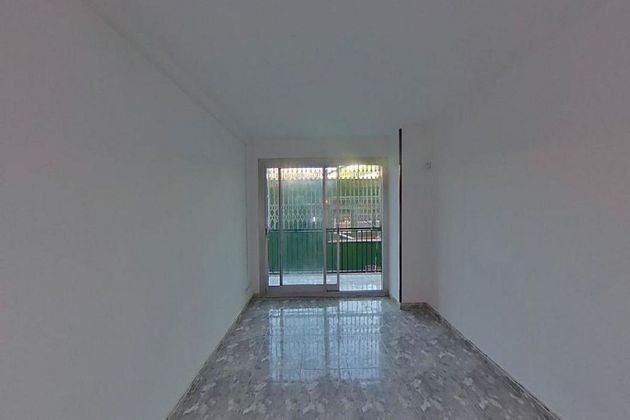 Foto 2 de Piso en venta en Artigas - Llefià de 3 habitaciones con balcón y ascensor