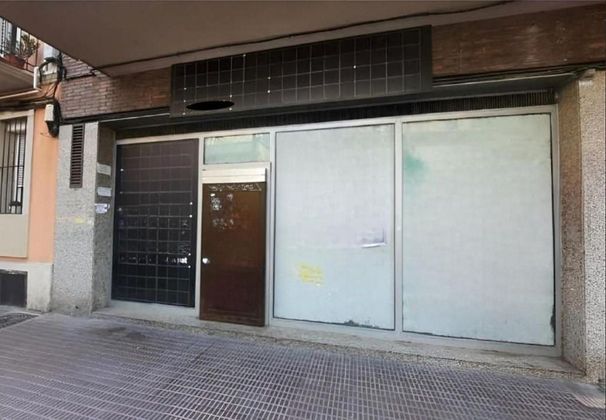Foto 1 de Local en alquiler en calle D'enric Prat de la Riba de 299 m²