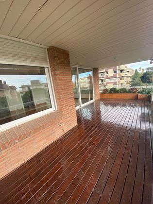 Foto 2 de Pis en lloguer a Sarrià de 3 habitacions amb terrassa i piscina