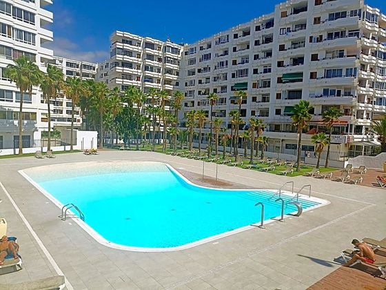 Foto 1 de Piso en alquiler en Playa del Inglés de 3 habitaciones con piscina y muebles
