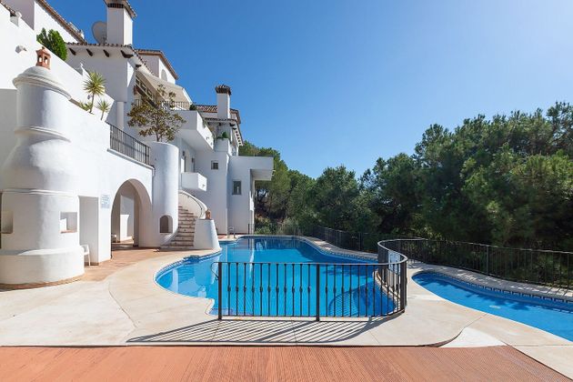 Foto 1 de Dúplex en venda a Benahavís de 3 habitacions amb terrassa i piscina