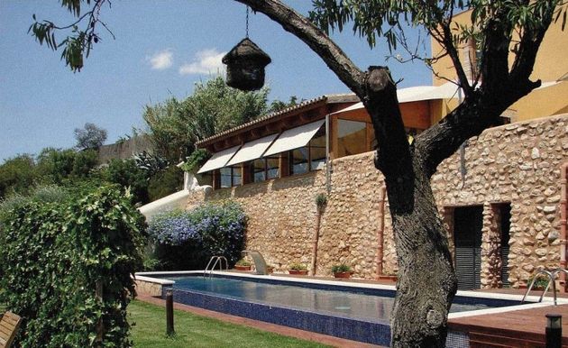 Foto 1 de Edifici en venda a Vallpineda - Santa Bàrbara amb piscina