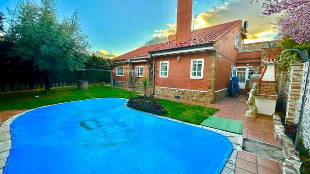 Foto 1 de Xalet en venda a Rivas Urbanizaciones de 6 habitacions amb terrassa i piscina