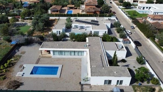 Foto 1 de Venta de chalet en Es Garrovers de 4 habitaciones con terraza y piscina