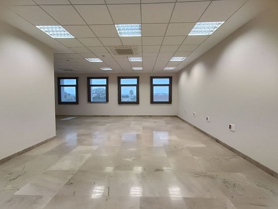 Foto 2 de Oficina en alquiler en La Roqueta de 400 m²