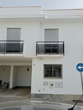 Foto 1 de Casa adossada en venda a Carrión de los Céspedes de 3 habitacions amb terrassa i jardí