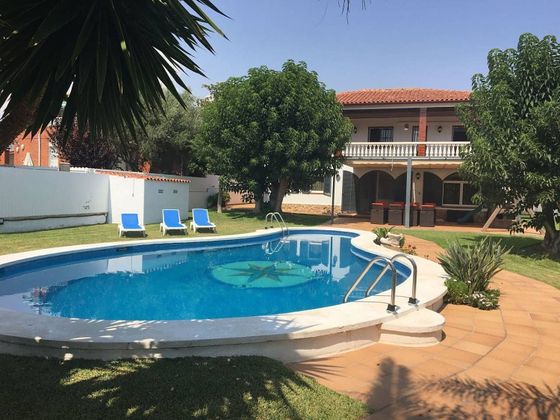 Foto 1 de Casa en venda a Coma-Ruga de 5 habitacions amb piscina i jardí