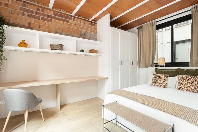 Foto 1 de Alquiler de ático en calle Espanya Industria de 1 habitación con terraza y muebles