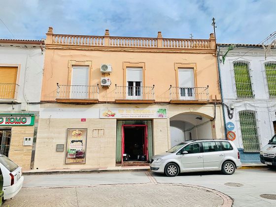 Foto 1 de Casa adossada en venda a calle Constitucion de 4 habitacions amb garatge i calefacció