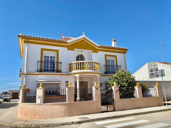 Foto 1 de Chalet en venta en calle Peña de Los Enamorados de 3 habitaciones con terraza y jardín