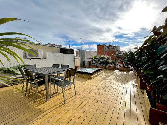 Foto 1 de Àtic en venda a El Gòtic de 2 habitacions amb terrassa i aire acondicionat