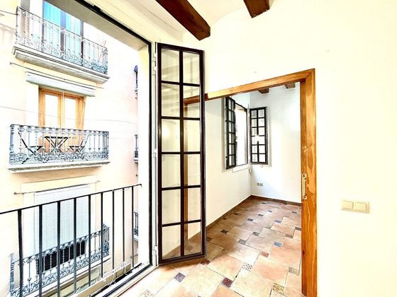 Foto 2 de Venta de piso en El Raval de 2 habitaciones con muebles