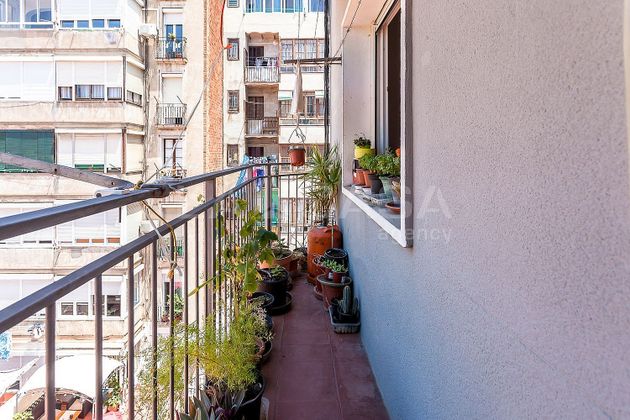 Foto 1 de Venta de piso en La Sagrada Família de 4 habitaciones con garaje y balcón