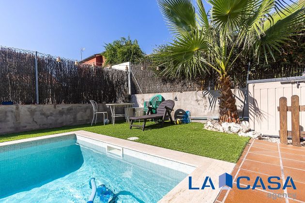Foto 2 de Chalet en venta en Mira-sol de 4 habitaciones con terraza y piscina