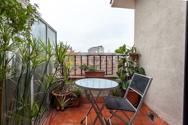 Foto 1 de Ático en venta en El Baix Guinardó de 2 habitaciones con terraza y aire acondicionado