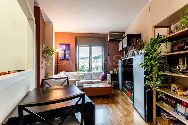 Foto 2 de Ático en venta en El Baix Guinardó de 2 habitaciones con terraza y aire acondicionado