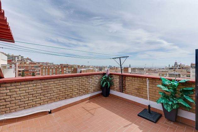 Foto 1 de Piso en venta en El Baix Guinardó de 4 habitaciones con terraza y calefacción