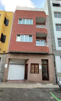 Foto 1 de Casa adosada en venta en calle Eusebio Navarro de 6 habitaciones con garaje y balcón