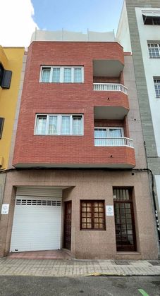 Foto 2 de Casa adosada en venta en calle Eusebio Navarro de 6 habitaciones con garaje y balcón
