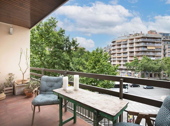 Foto 2 de Pis en lloguer a calle Gran Via de Les Corts Catalanes de 3 habitacions amb mobles i balcó