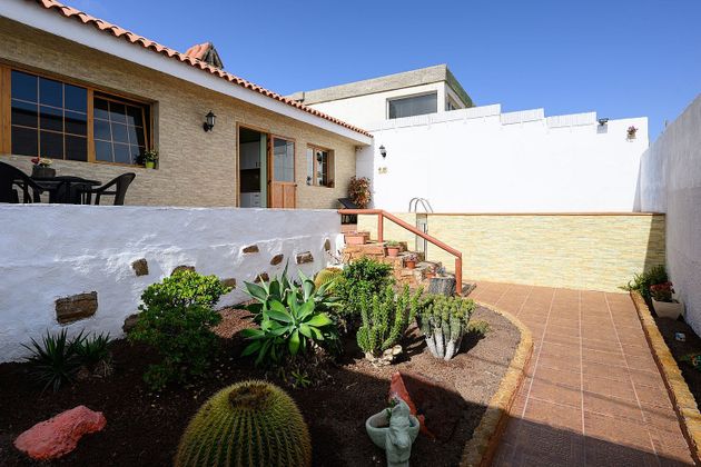 Foto 2 de Casa en venda a calle Góngora de 2 habitacions amb terrassa i piscina