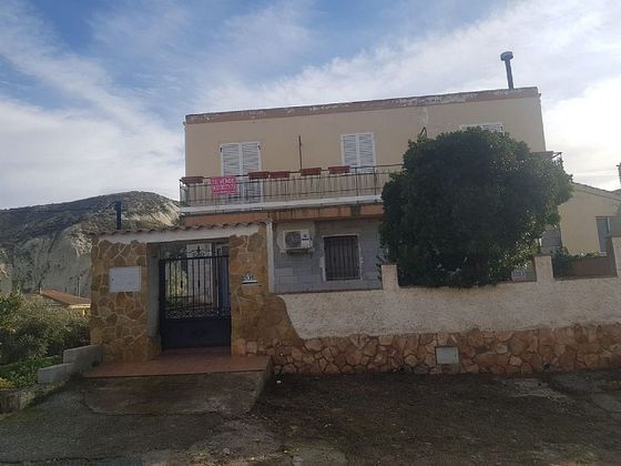 Foto 1 de Casa en venda a Hinojares de 6 habitacions amb terrassa i garatge
