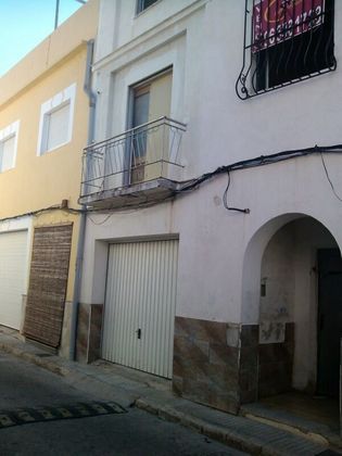 Foto 1 de Venta de casa en Pego de 4 habitaciones con terraza
