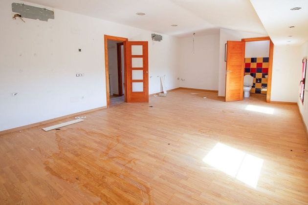 Foto 2 de Casa en venda a Lumpiaque de 6 habitacions amb garatge