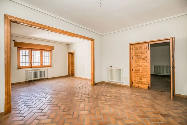 Foto 2 de Casa en venda a Madrigal de las Altas Torres de 3 habitacions i 405 m²