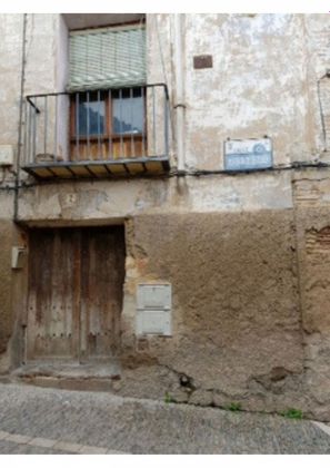 Foto 1 de Casa en venta en Tarazona de 4 habitaciones y 243 m²
