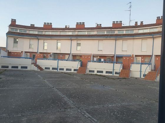 Foto 1 de Venta de casa en Villagonzalo Pedernales de 4 habitaciones con terraza y garaje